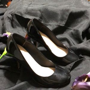 Black patent leather pumps